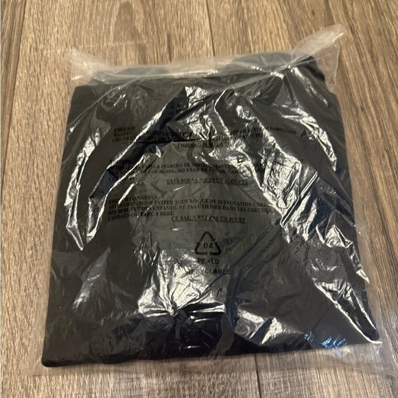 Sundry Women’s Black Dolphin Hem Skirt Size 2 NWT - Picture 5 of 5